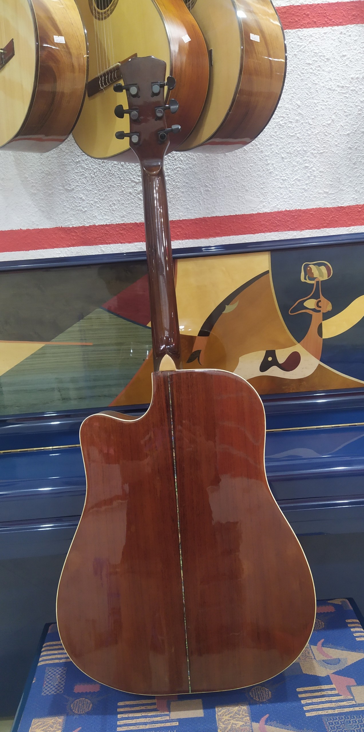 Guitar Viền Đá - Ảnh 3