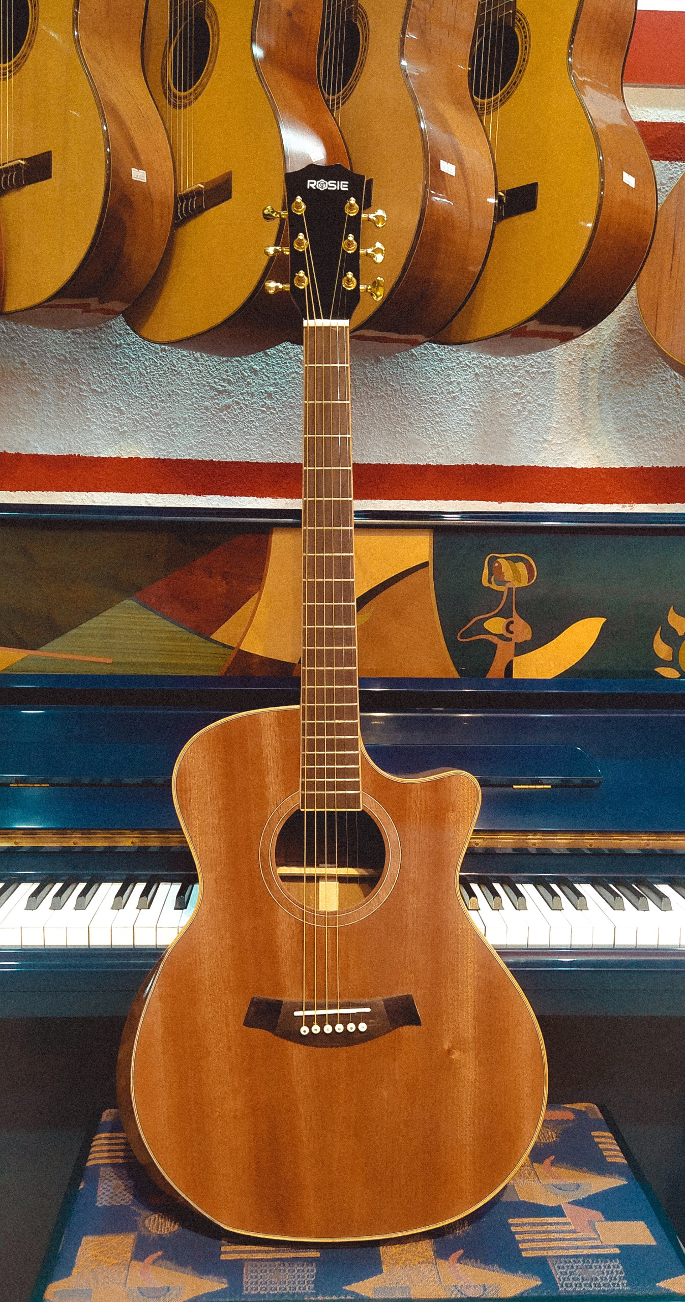 Guitar Rosie Mago GA011